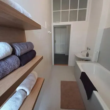 Lp 1926 Aneb U Nas Doma