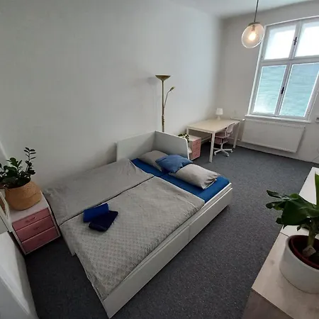 Lp 1926 Aneb U Nas Doma Lejlighed *