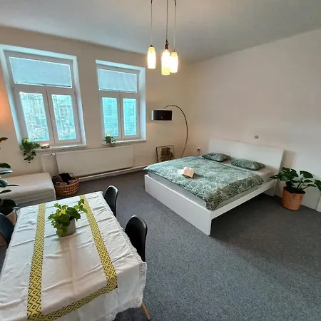 Lp 1926 Aneb U Nas Doma *